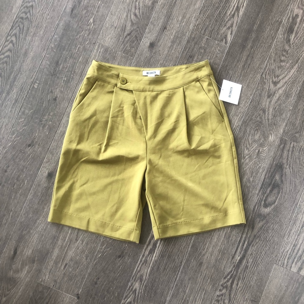 BNWT‎ BB Dakota Olive-Toned High Rise Pleated Bermuda Shorts | Size S